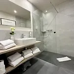 Dimas - Rust Hotel